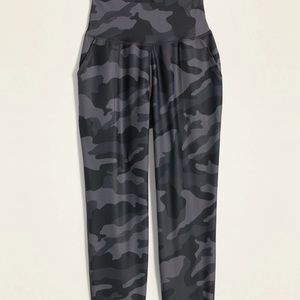 Old Navy high waisted power soft 7/8 length camo jogger